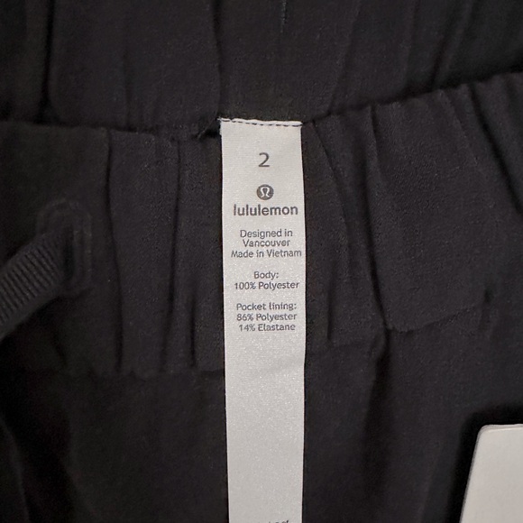 Lululemon Black Size 2 On The Fly Skirt - Relaxed Fit w/Pockets & Drawstring NWT - Picture 4 of 4